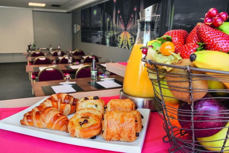 Hotel Kyriad Paris Nord Porte De Saint Ouen