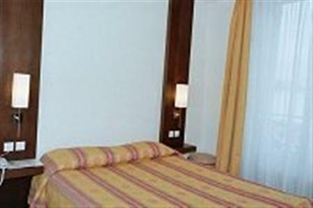 61 Paris Nation Hotel