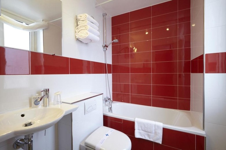 Hotel Kyriad Canal Saint Martin Republique