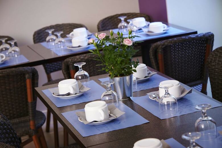 Hotel Kyriad Canal Saint Martin Republique