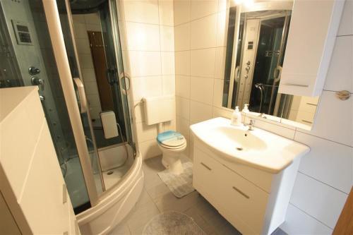 Two-bedroom Apartment In Dramalj X