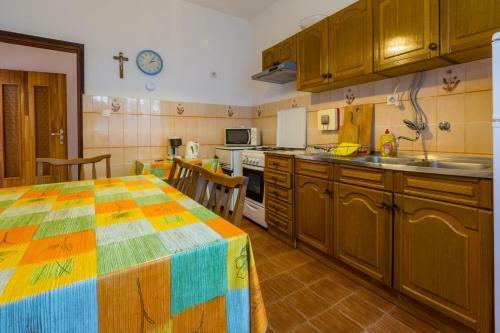Apartment In Dramalj 5751