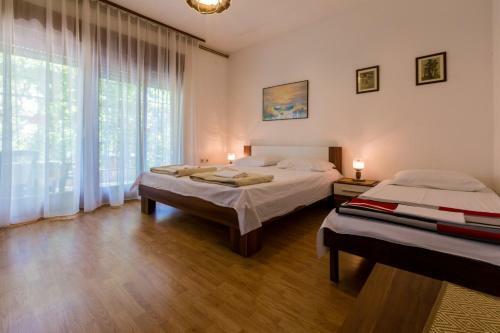 Apartment In Dramalj 5751