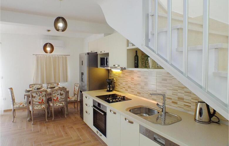 Three-bedroom Holiday Home In Drvenik