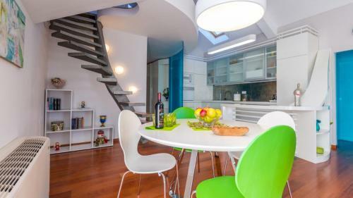Apartment Mav