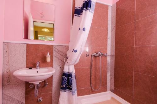 Apartments & Rooms Tapera