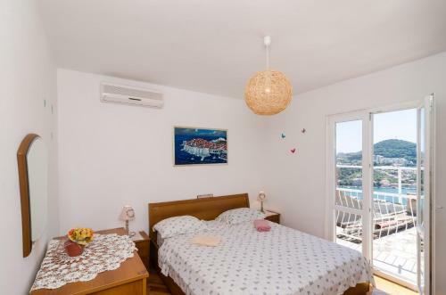Hostal Ivo Guest House