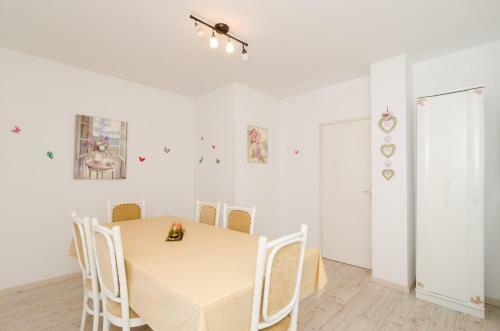 Hostal Ivo Guest House