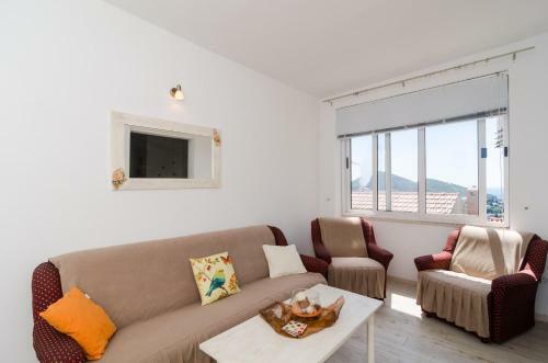 Hostal Ivo Guest House