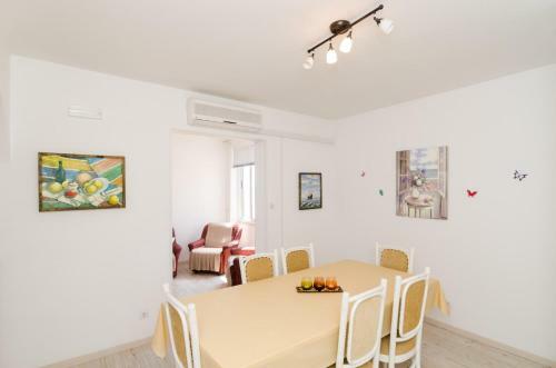 Hostal Ivo Guest House