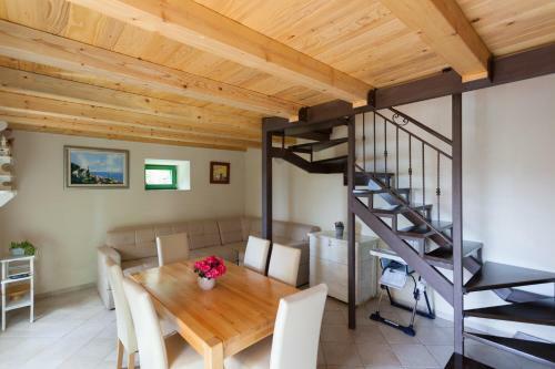 House Hedera II