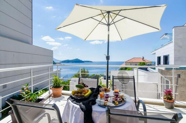Hostal Apartment & Room Lady O