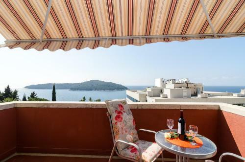 Hostal Apartment & Room Ivela
