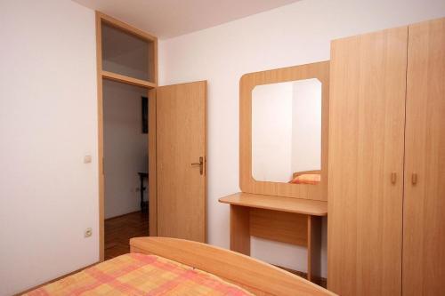 Apartments With A Parking Space Duce (omis) - 4650