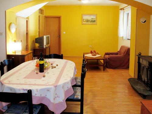 Holiday Home Haus Margerita (pul508)