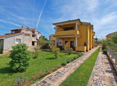Apartments Yellow 114