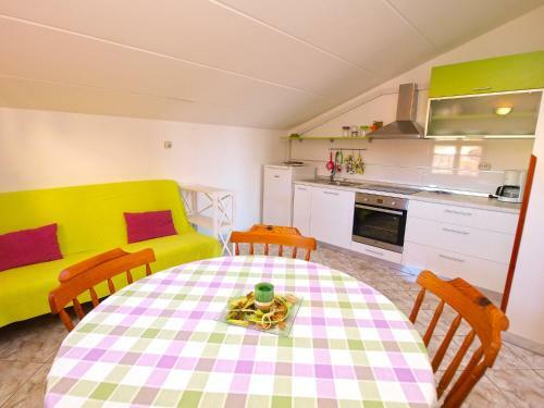 Apartments Orange 994