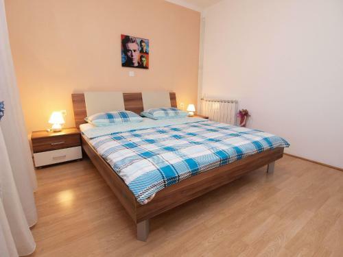 Apartments Orange 994