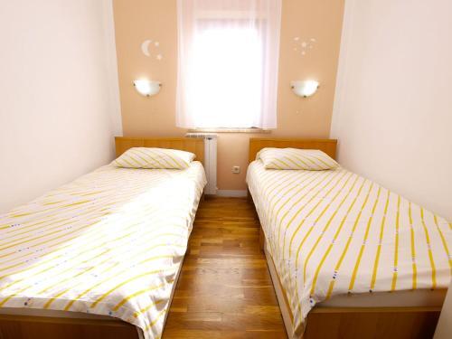 Apartments Orange 994