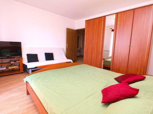 Apartments Orange 994