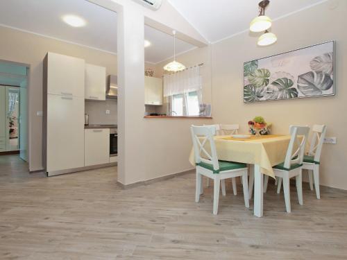 Apartments Mirjana 1555