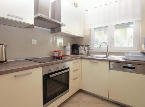 Apartments Mirjana 1555