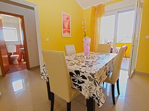 Apartments Sanja 800