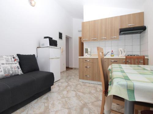 Apartments 1282