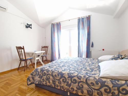 Apartments Anto 1598