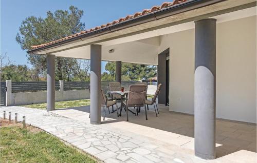 Three-bedroom Holiday Home In Fazana