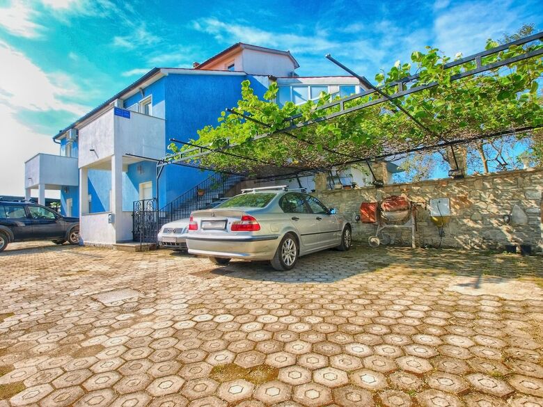 Hostal Apartments Ivo 1328