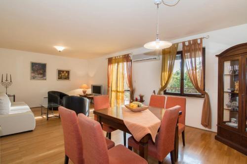 Apartments Emil 769