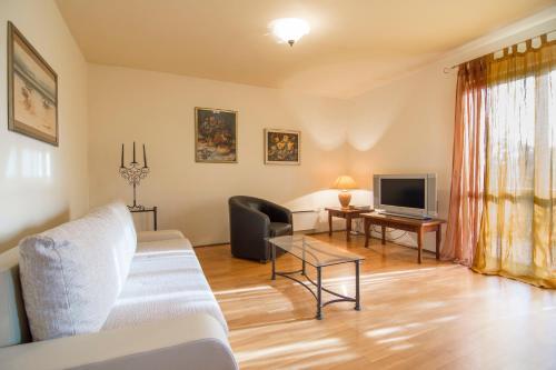 Apartments Emil 769