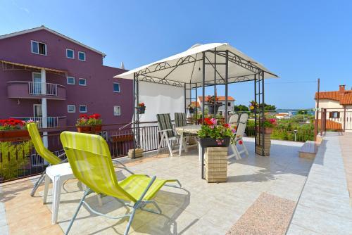 Apartments Fazana 765
