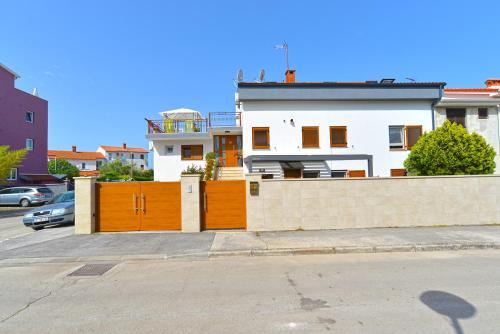 Apartments Fazana 765