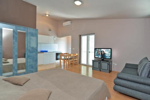 Apartments Mijo 1692