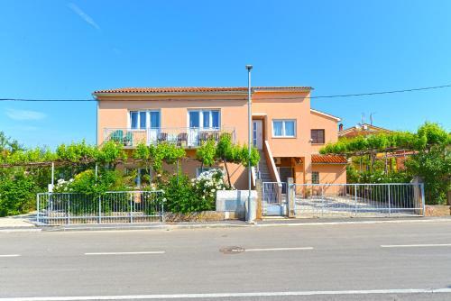 Apartments Vili 351