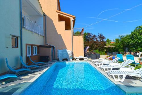 Apartments Vili 351