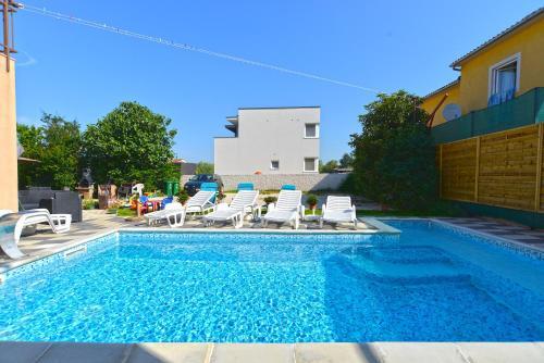 Apartments Vili 351
