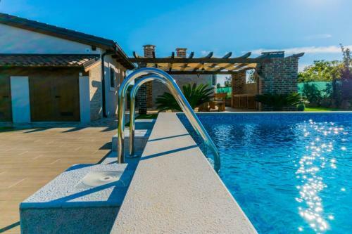 Leda Villa
