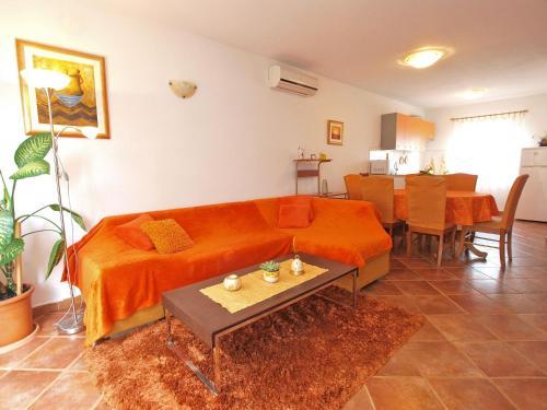 Apartment With 4 Bedrooms 446