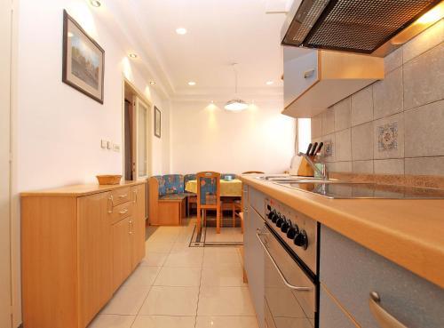 Apartments Josip 1544