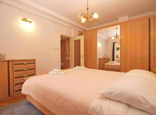 Apartments Josip 1544