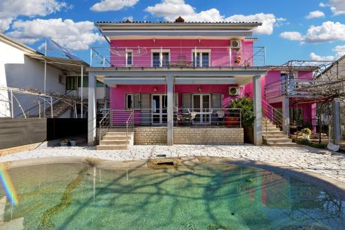 Apartments Pink 1785