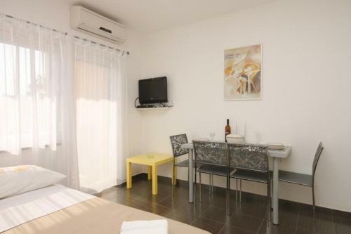 Apartments With A Parking Space Funtana (porec) - 7076
