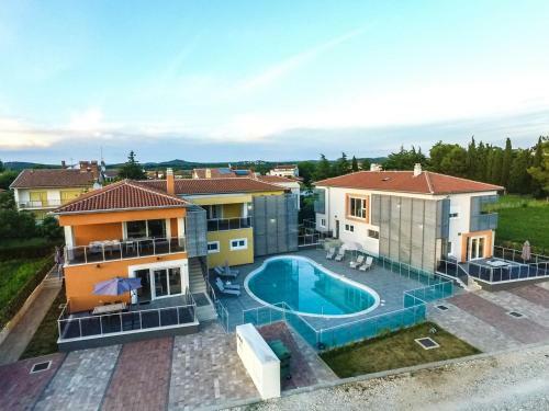 Hostal Residence Elody