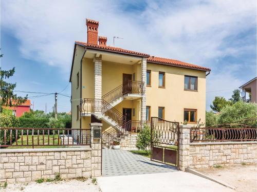 Two-bedroom Apartment In Galizana