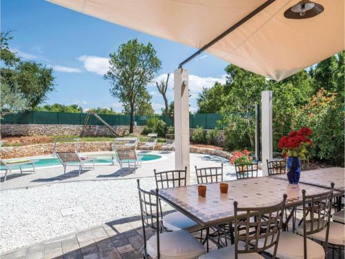 Five-bedroom Holiday Home In Galizana