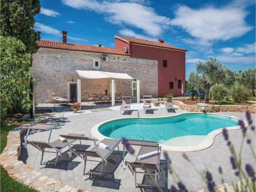 Five-bedroom Holiday Home In Galizana
