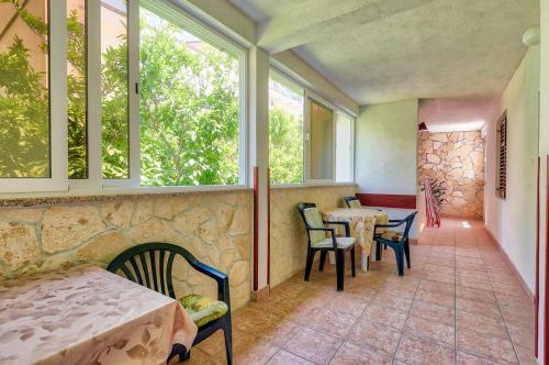 Apartment Gradac 15750e